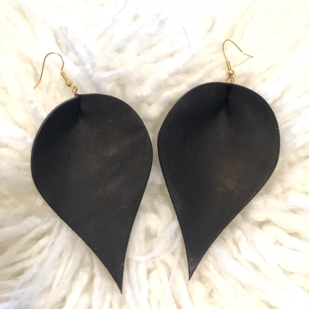 Gorgeous handmade teardrop leather earrings!
